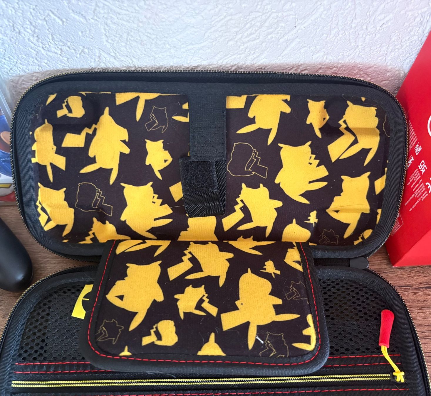 Nintendo Consoles: Nintendo Switch Konsole Komplett + Pikachu Case – D'occasion à Pfäffikon/SZ par PATROL-23 2