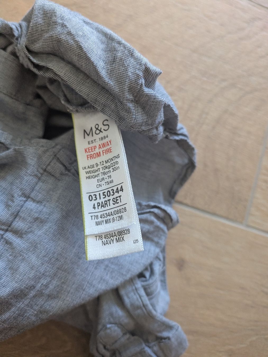 Hemden, Tops & T-Shirts: Baby Hemd M&S, Grösse 74 – Neu (gemäss Beschreibung) aus Eschenbach SG von SanFranciscoCalifornia 1