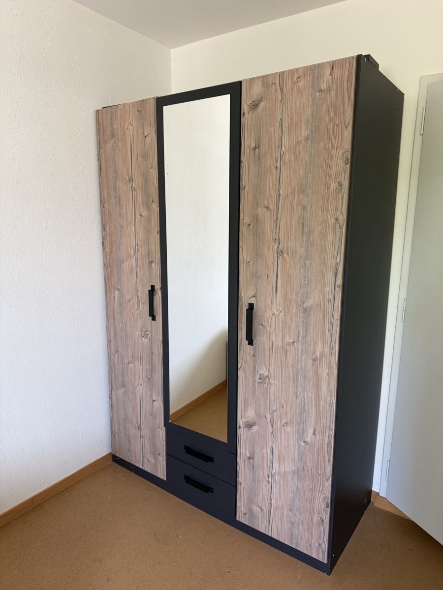 Guardaroba: Lipo Kleiderschrank – Usato da Zürich venduto da lau_8n8v