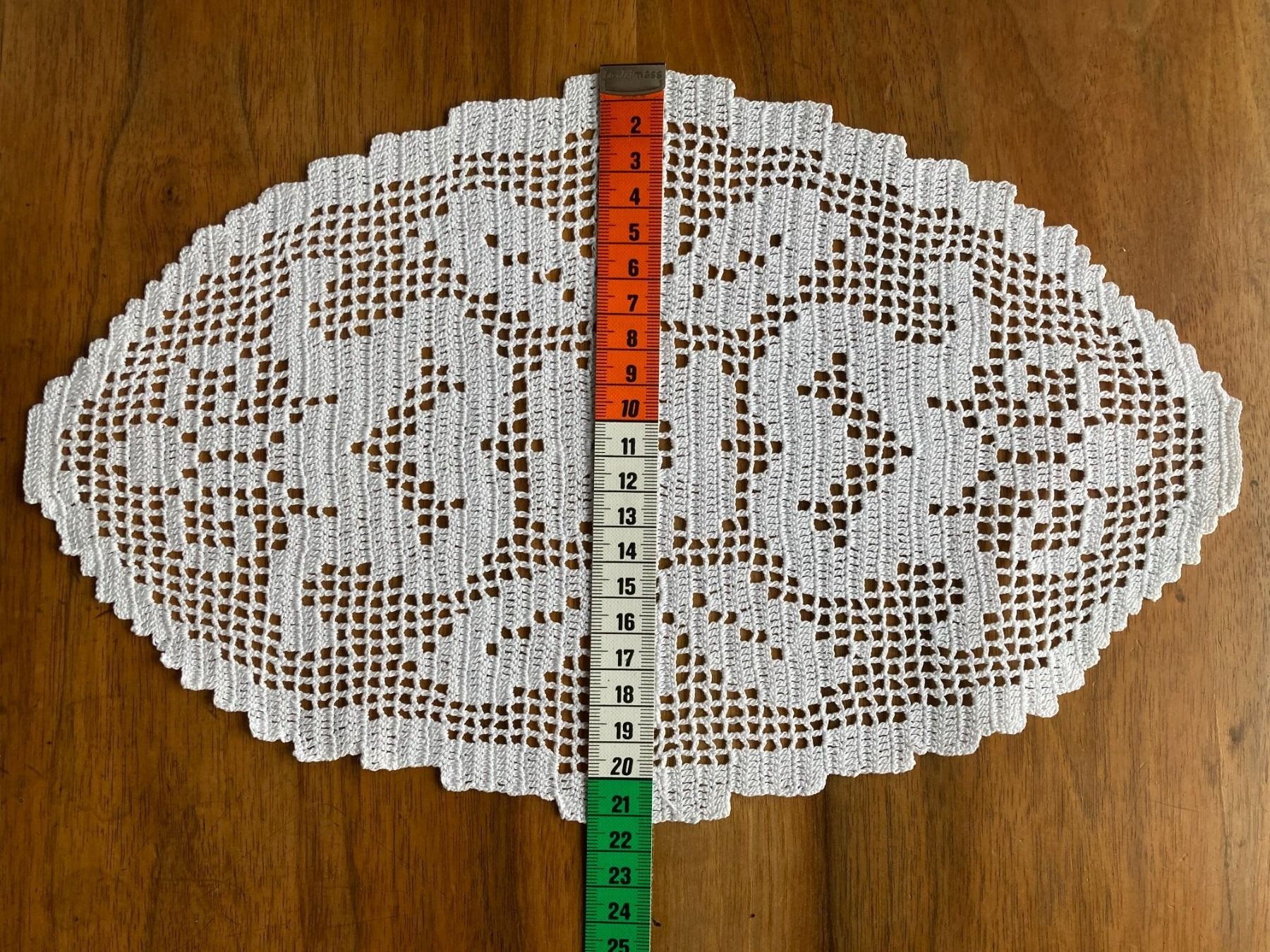 Tutte le decorazioni: SPITZENDECKCHEN  HANDARBEIT    FILETHÄKELN – Usato da Subingen venduto da ArtBead 5