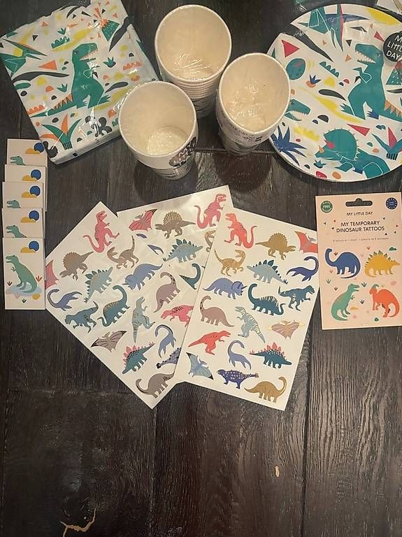 Tutte le decorazioni: Kit anniversaire thème dinosaures – Nuovo (secondo la descrizione) da Petit-Lancy venduto da areyouinterested 4