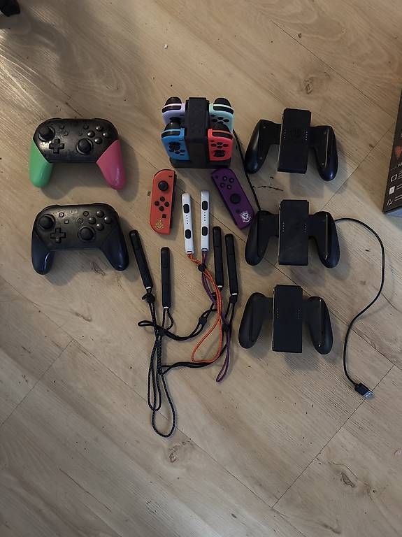 Console: Nintendo Switch OLED Pokémon Edition Mega-Bundle – Usato da Luzern venduto da max_kmm6 2
