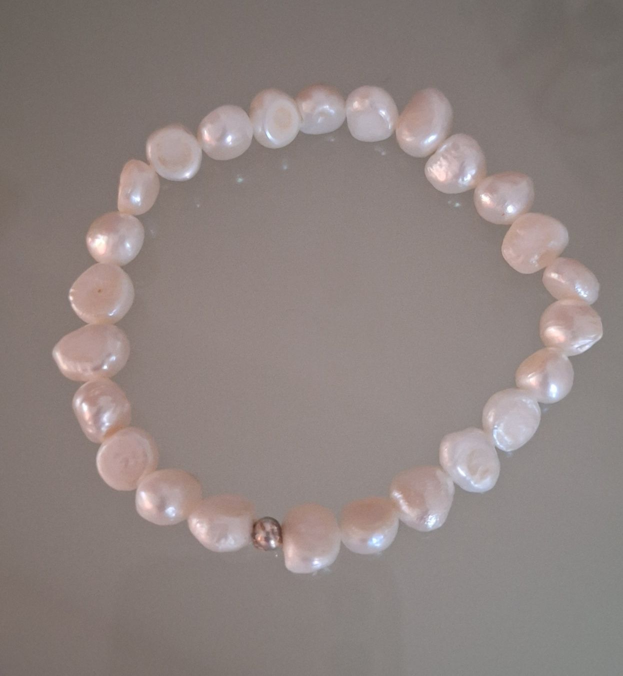 Bracciali & Braccialetti: Perlenarmband weiss fmexibel. – Usato da Kerzers venduto da ExpressoTerreno