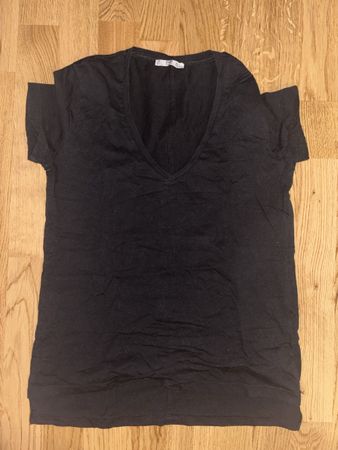 Damen T-Shirt Zara schwarz V-Ausschnitt Grösse S