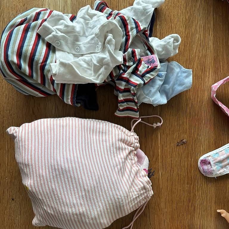 Puppen: Poupée et habits – Gebraucht aus Lausanne von au8 2
