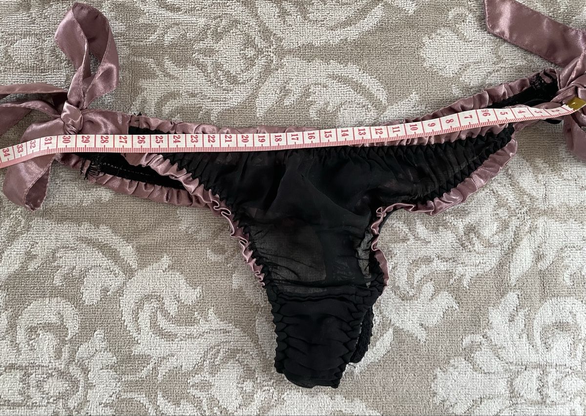Sonstige Unterwäsche: Elegant Silk Panties with Bows, Size S/M – Neu (gemäss Beschreibung) aus Oberwil BL von Stellochkas 1