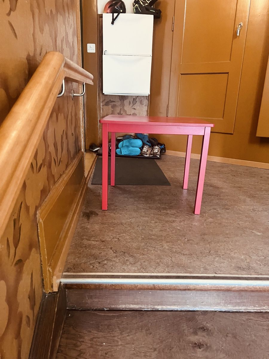 Tische: Wooden kids table, red – Gebraucht aus Zürich von fac_k6lh 2