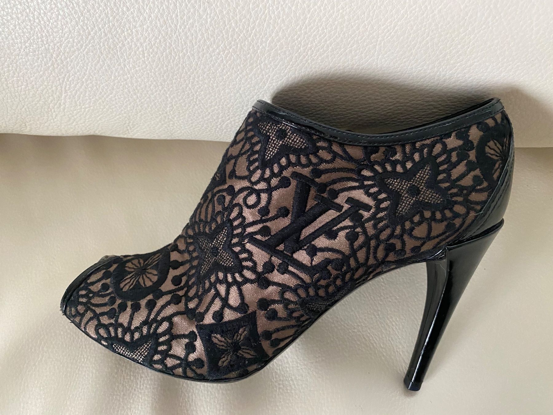Louis Vuitton Damenschuhe: Exklusiver must have LOUIS VUITTON Pumps, Gr. 38.5 – Gebraucht aus Winkel von ferrari2022