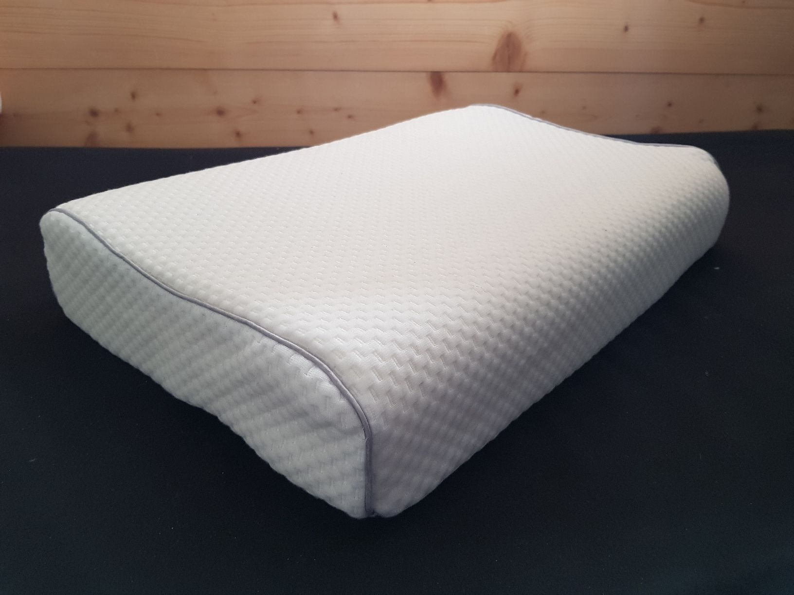 Cuscini: Neuf ! Oreiller en Latex Naturel mémoire e forme – Nuovo e nell'imballaggio originale da Haute-Nendaz venduto da Violette123