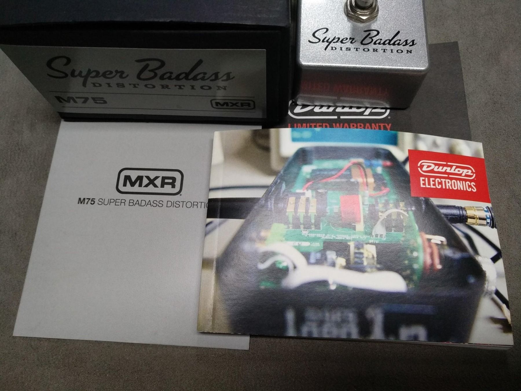 Musikinstrumente: MXR 75 Super Badass Distortion! Full Set! Original Box & Doc – Neu (gemäss Beschreibung) aus Cama von Superbayer 1