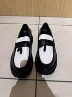 Schwarze & Weisse  Loafer Grösse 42