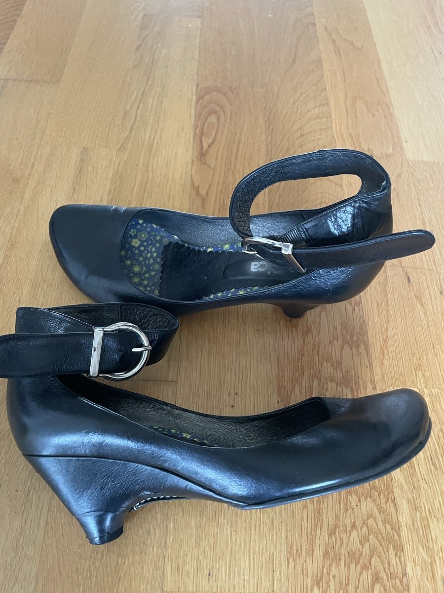 Scarpe da donna: Handgefertigte Schuhe (Spanien) 37 – Usato da Murten venduto da bobby99777744 8