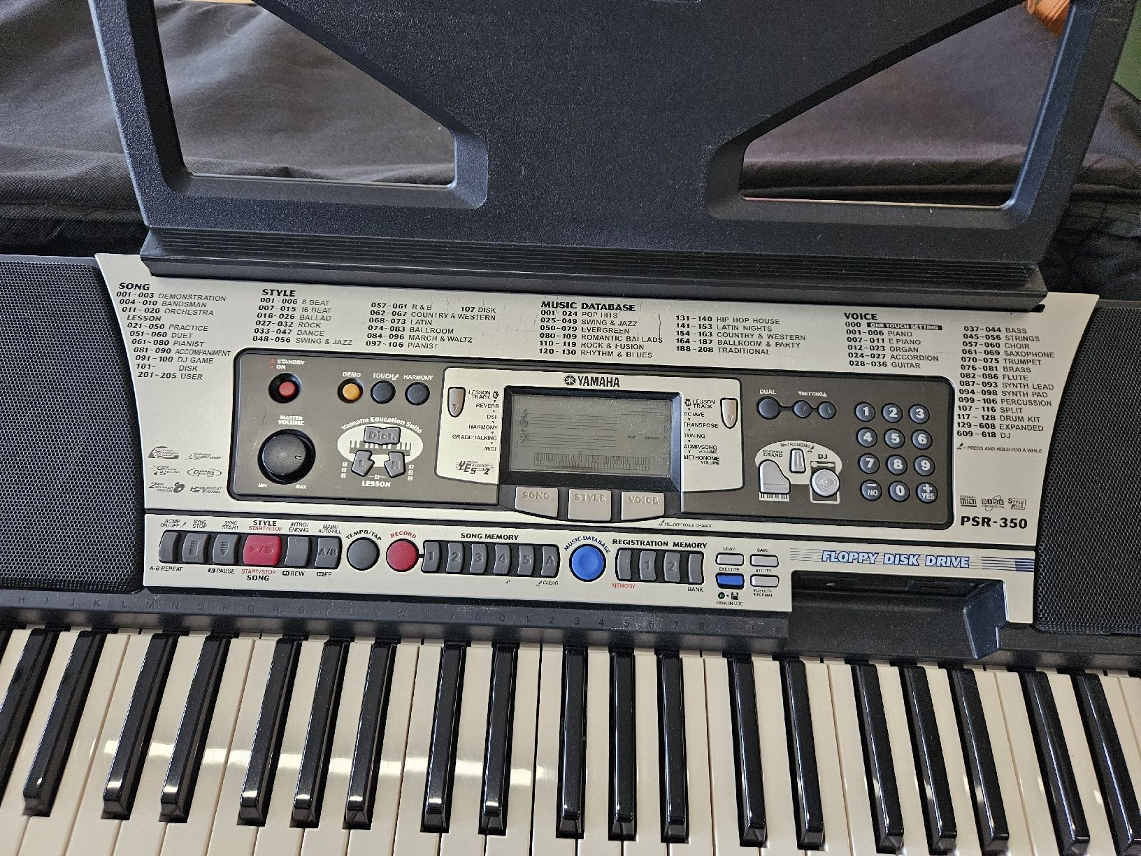 Yamaha Strumenti musicali: Yamaha Klavier PSR-350 – Usato da Pratteln venduto da Cartonsducoeur_bl 1