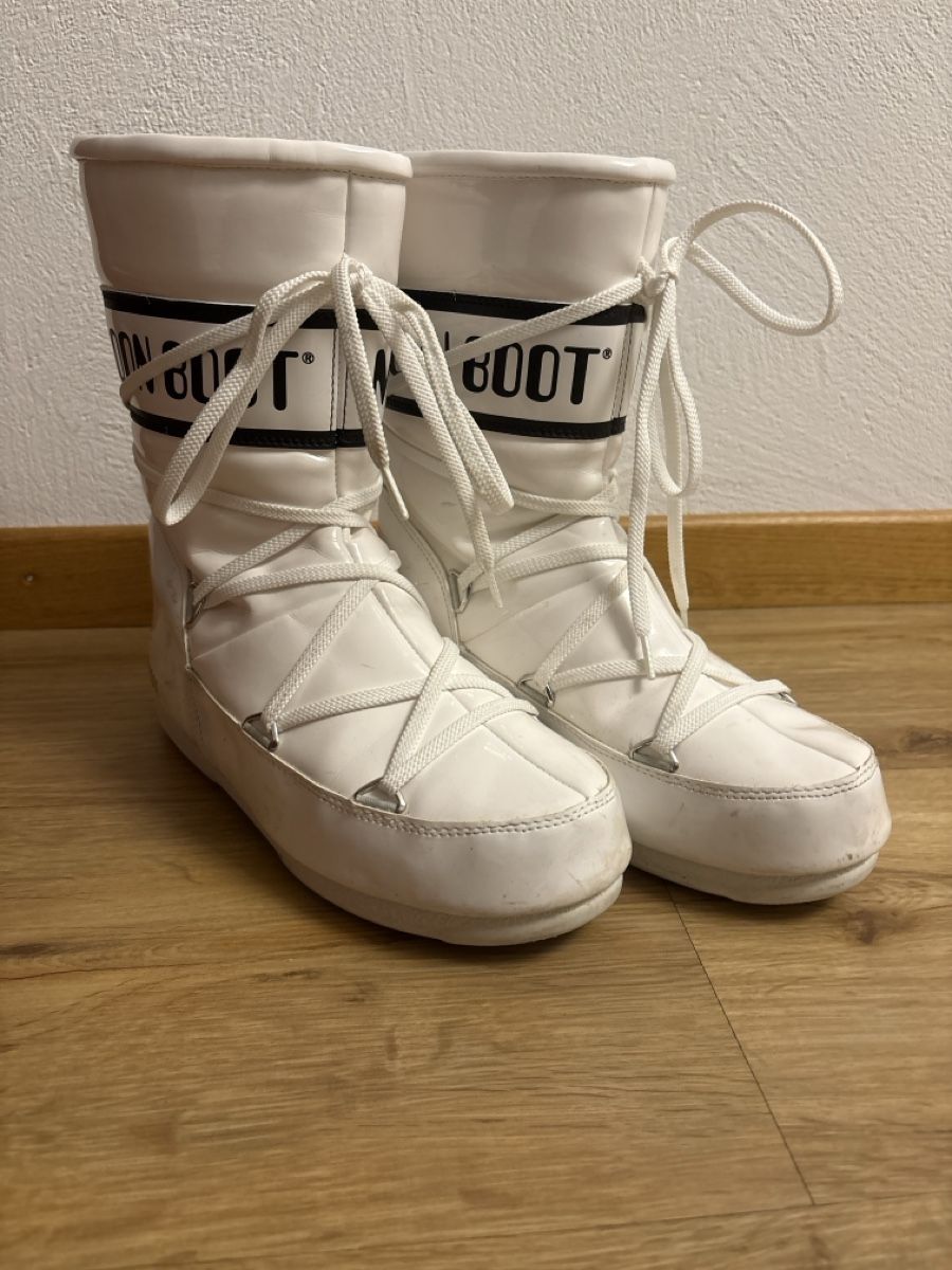 Moon Boot Scarpe da donna: MOON BOOT Damen Vinyl 38 – Usato da Chur venduto da copino 1