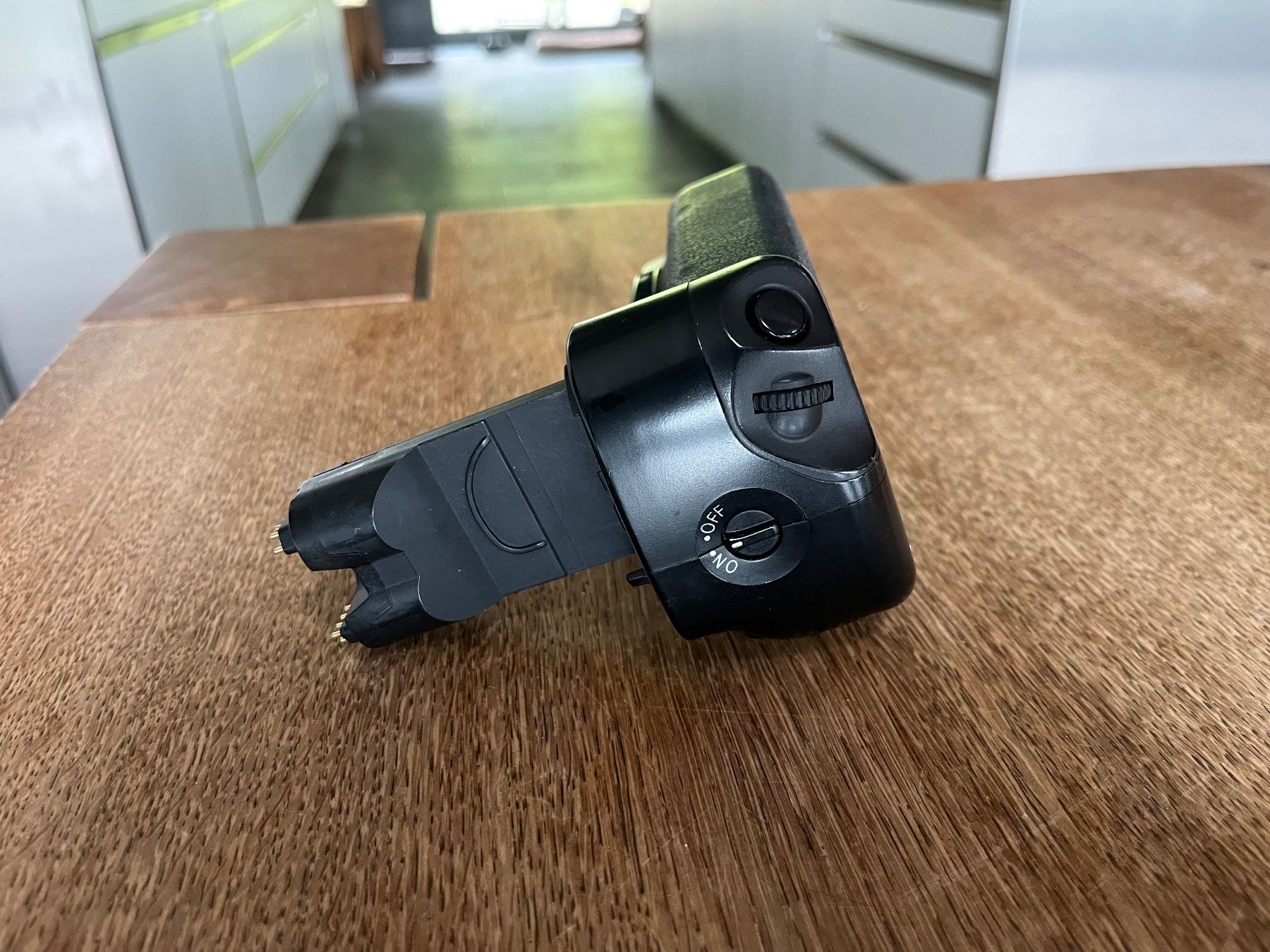 Unità & Adattatore: Meike BG-E11 battery grip for Canon 5D Mark II – Usato da Detligen venduto da laurinschnyder 3