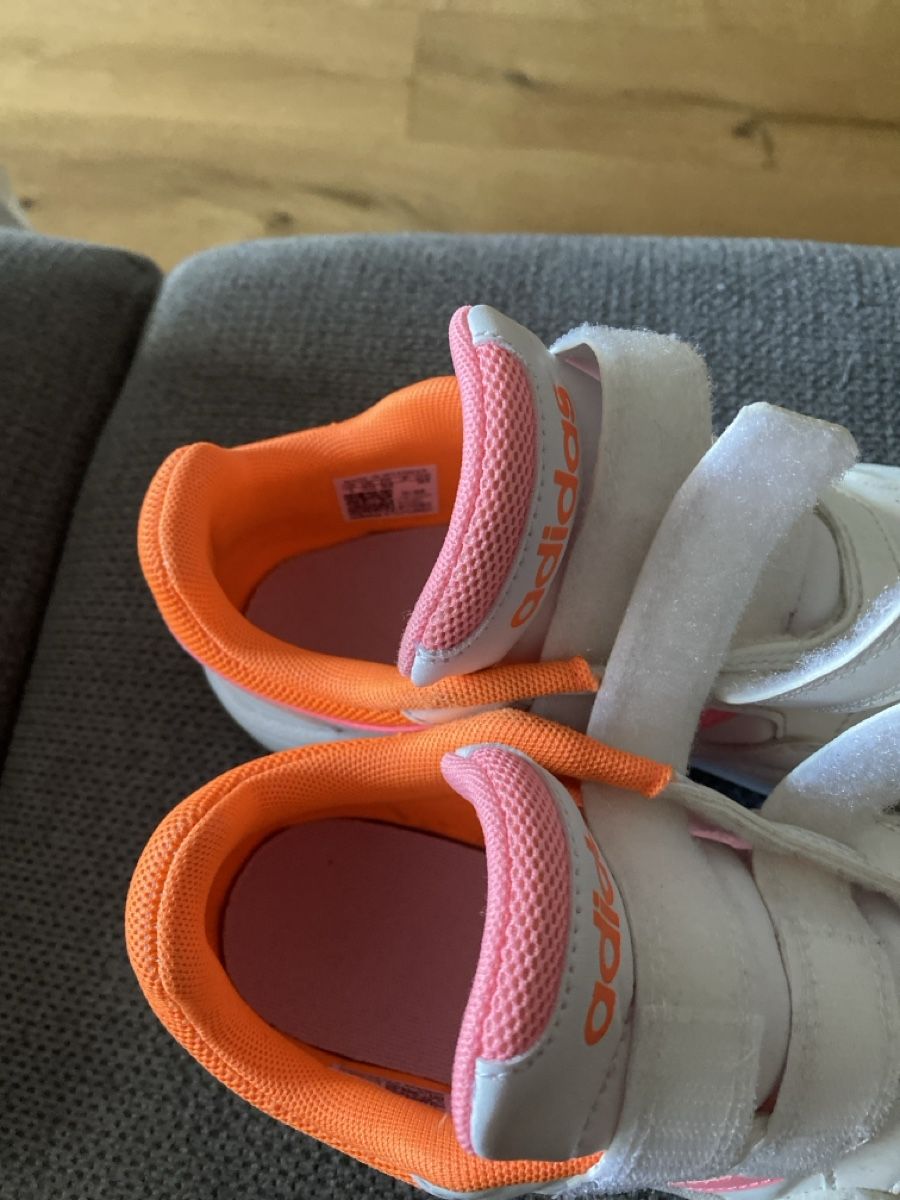 Adidas Scarpe per ragazzi: Turnschuh Adidas 32 – Usato da Läufelfingen venduto da Alles_Garantie 4