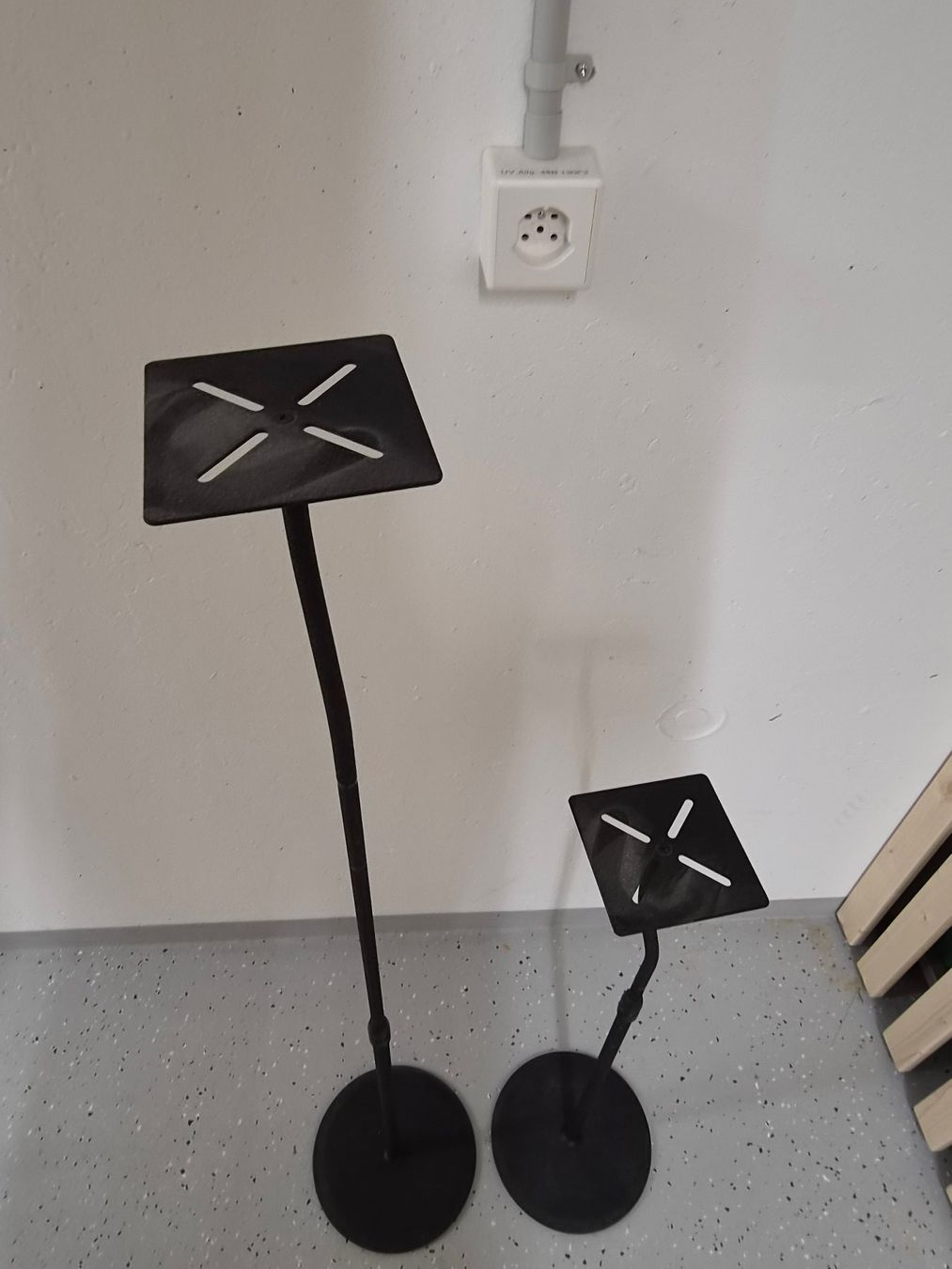 Supporti a parete: Lautsprecher Ständer – Usato da Burgdorf venduto da PC-Builder 2