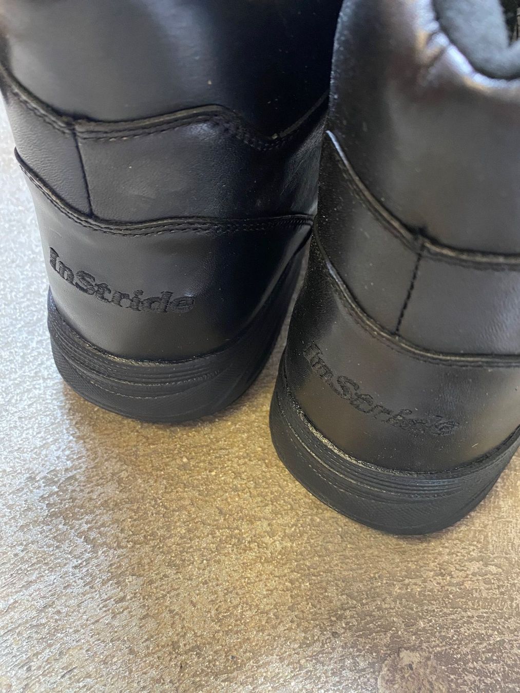 Scarpe da uomo: Chaussures Instride Taille 42.5 – Nuovo e nell'imballaggio originale da Orbe venduto da D-stockFactory-Orbe 2