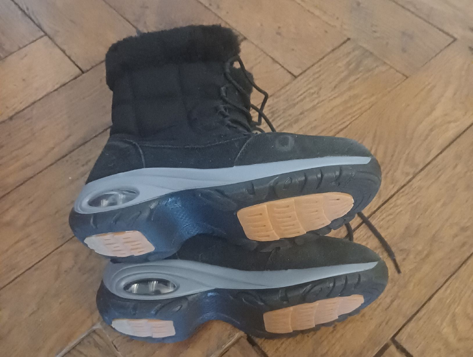 Scarpe da donna: Winterschuhe Grösse 39 – Usato da Schönenwerd venduto da pomodor 3