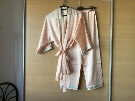 Très beau pyjama d’occasion ou vêtements d’intérieur38-40.