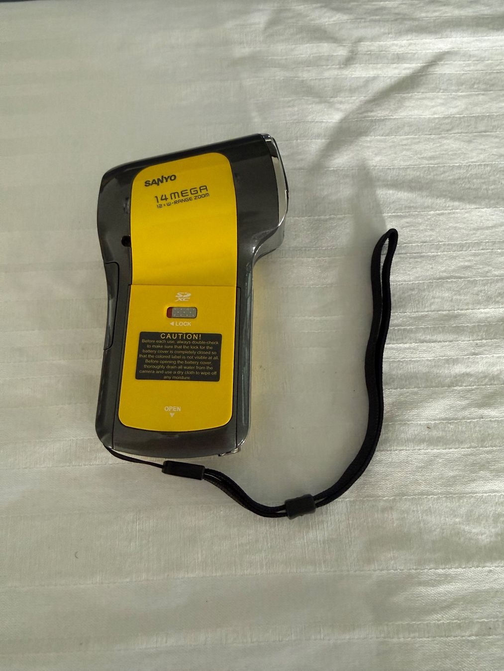 Sanyo Camcorder: Sanyo Xacti VPC-CG100 in Gelb – Gebraucht aus Neukirch / Egnach von Taucher68 1
