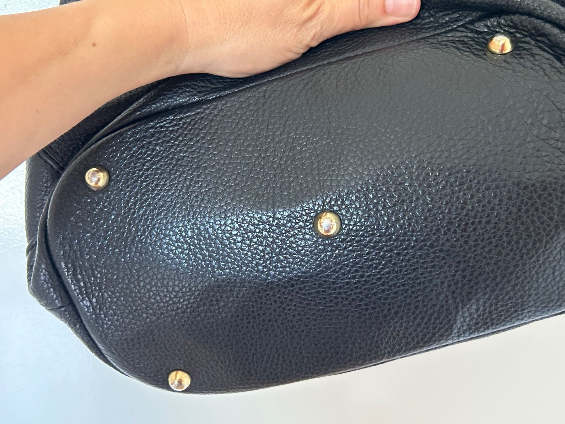 Taschen für Damen: Schwarze Ledertasche – Gebraucht aus Rorschach von LuciaTramp 5