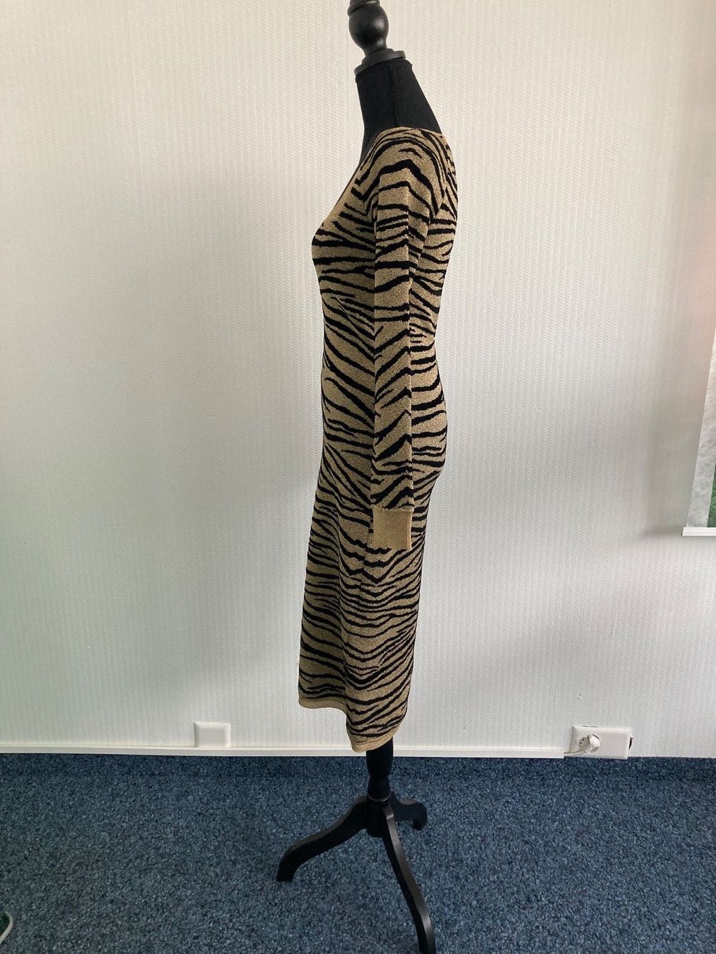 Vestiti: DUNDAS - Luxusdesigner Jacquad-Strickkleid, Grösse S – Nuovo (secondo la descrizione) da Dübendorf venduto da Blueprint1 2