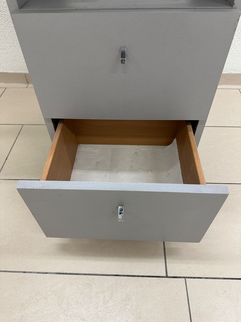 Unghie finte: PROFI NAGELSTUDIO TISCH MIT ABSAUGUNG – Usato da St. Gallen venduto da bonoart 4