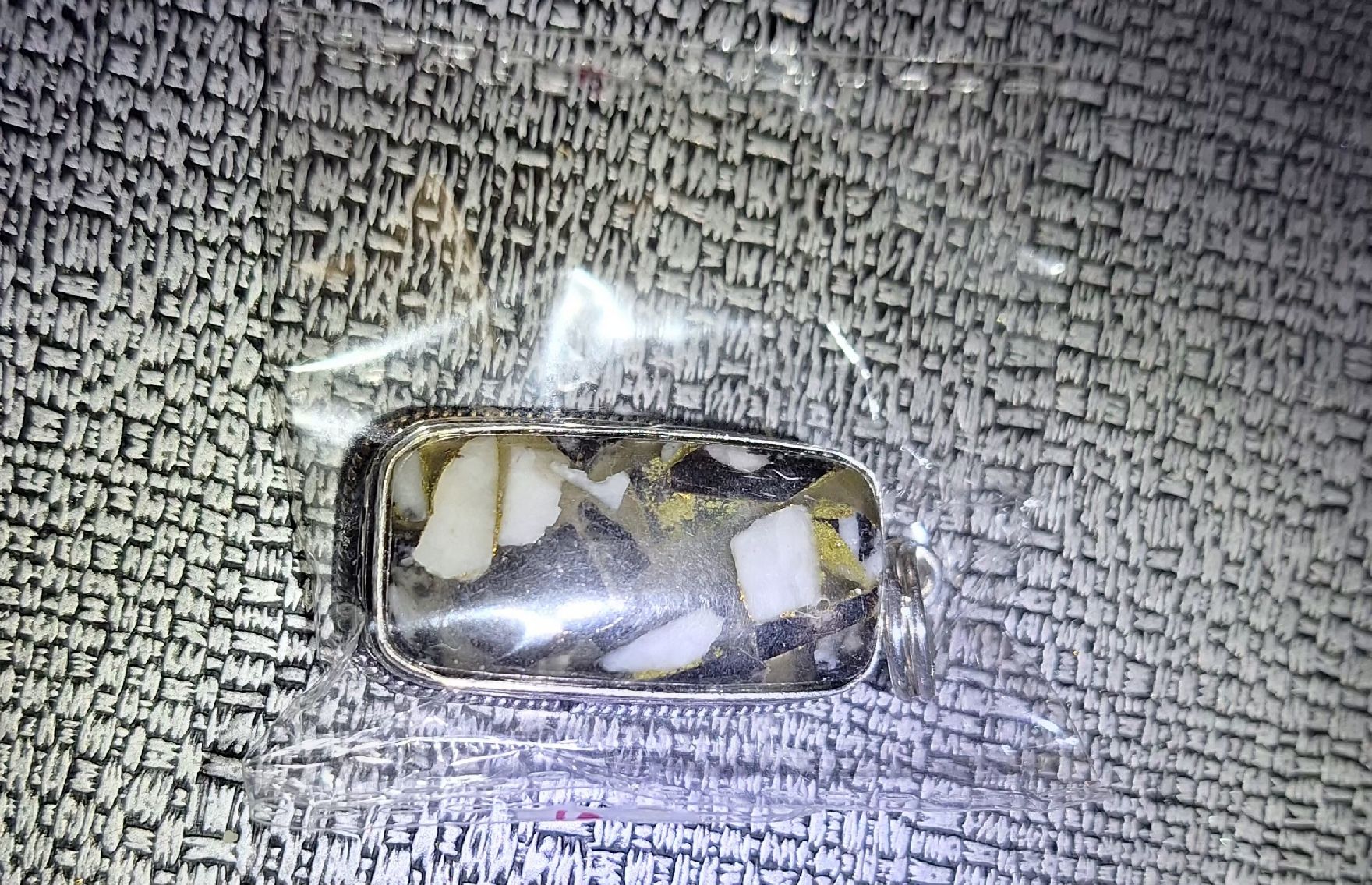 Ciondoli: a vendre pendentif  – Nuovo e nell'imballaggio originale da Estavayer-le-Lac venduto da dor_q6y8