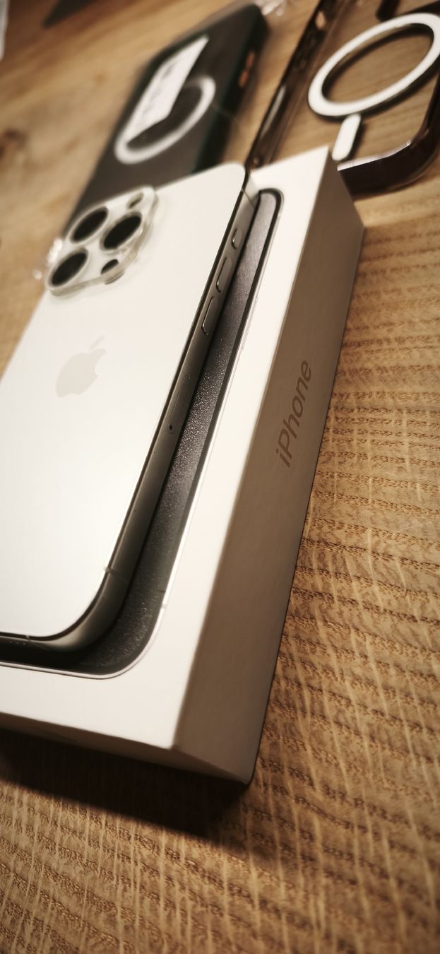 Apple Portables: iPhone 15 Pro  – D'occasion à Stallikon par brezel28 4
