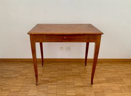 Antiker Holztisch mit Schublade / 85 x 57 cm