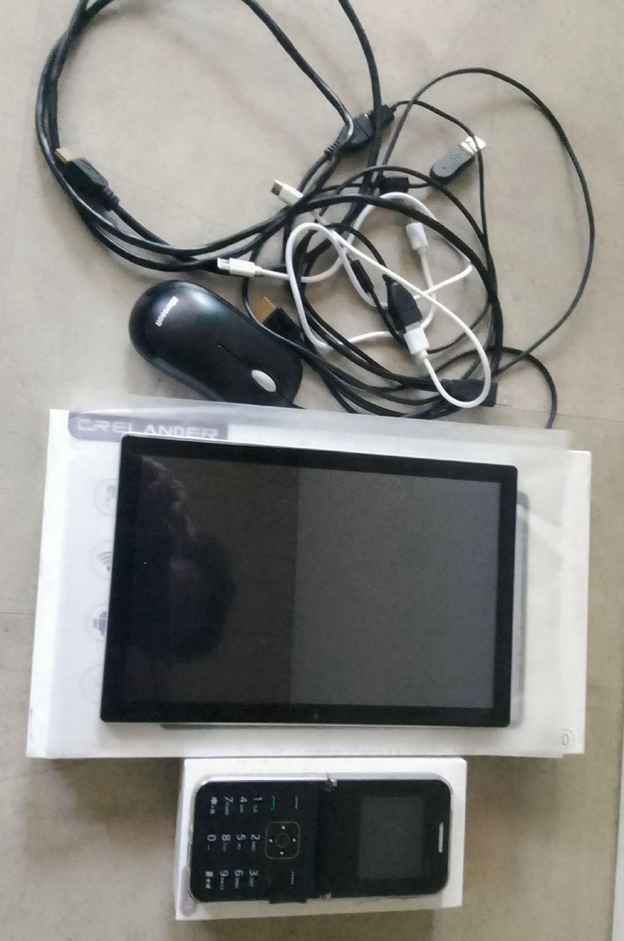 Tablet PC: 10" Tablet und Handy  – Gebraucht aus Winterthur von bru_cws8