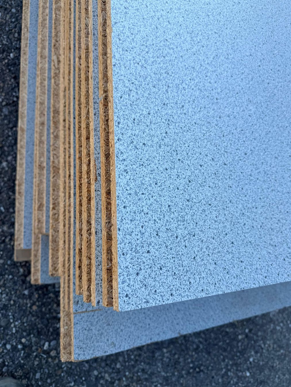 Piatti di portata: Spanplatten 40mm mineralisch beschichtet 62m2 – Usato da Flumenthal venduto da Nanuk7 2