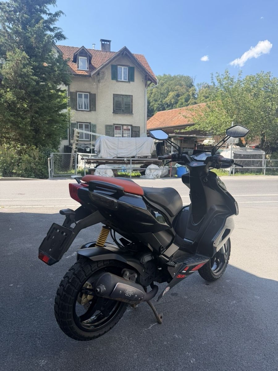 Aprilia Scooters: Aprilia SR50  – D'occasion à Schwanden GL par jm7_s5kk 3