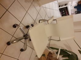Bürostuhl weiss, im Stil von Charles Eames