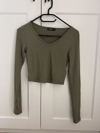 Olivgrünes Crop Top, Grösse S, Langarm - Herbst Must-Have!