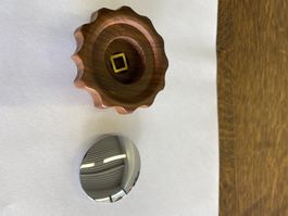 Nussbaumholz Drehgriff mit Chrom Deckel