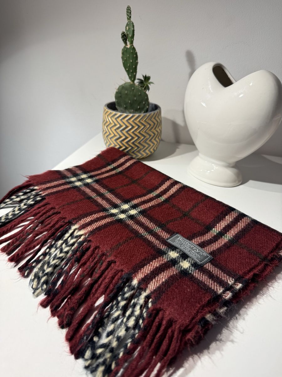 Burberry Foulards, Tücher & Schals: Écharpe Burberry originale – Gebraucht aus St-Maurice von Nikitas_P 2
