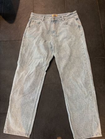 Jeans Trap hellblau mit Kreuzmuster Grösse 34 neuwertig