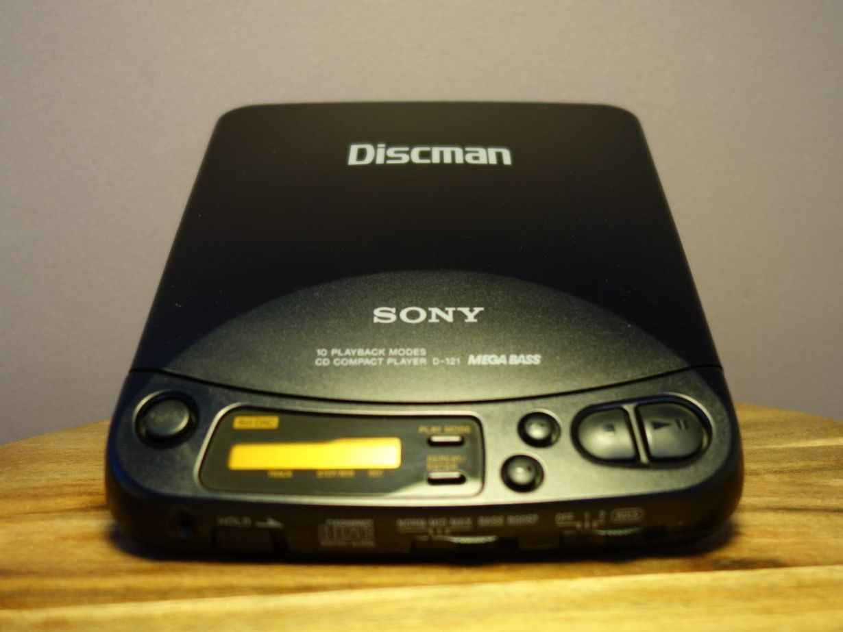 Sony Lettore multimediale portatile: Sony Discman D-121 – Usato da Bern venduto da Phandora