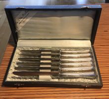 6 versilberte Tafelmesser 90 in Originalschatulle (Wellner)