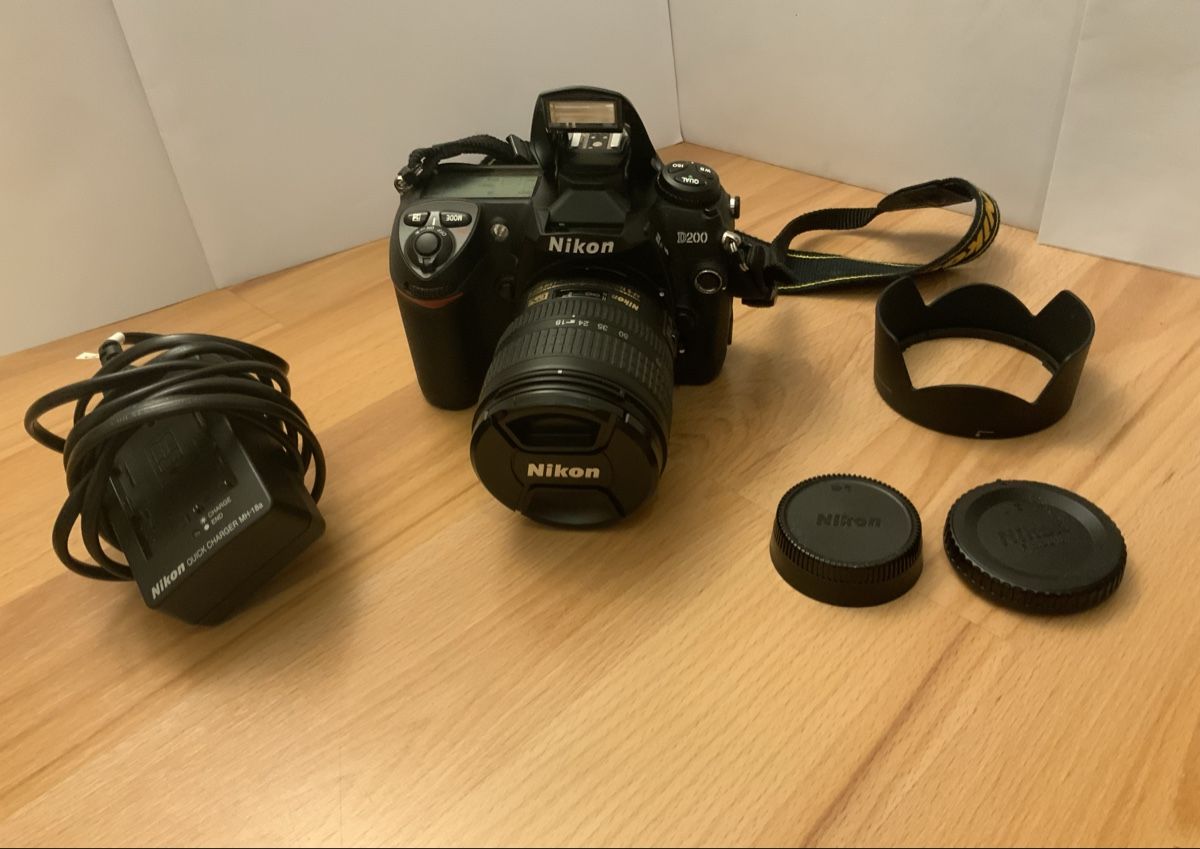 Nikon Fotocamera: Nikon D200 + Objektiv + Zubehör – Usato da Bettlach venduto da valishop