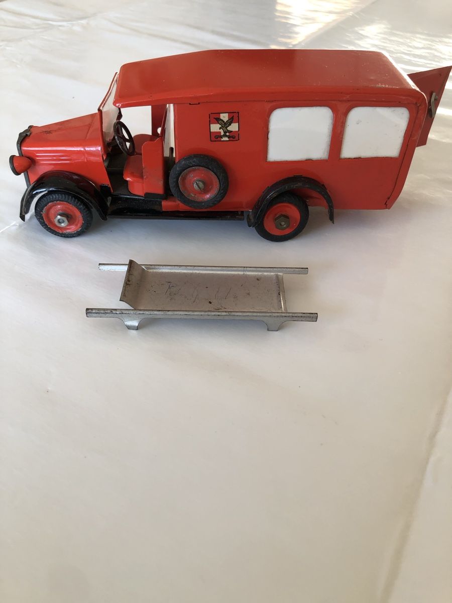 Tekno Modellini d'auto: Tekno Denmark Krankenwagen mit Trage – Usato da Rudolfstetten venduto da vamosich