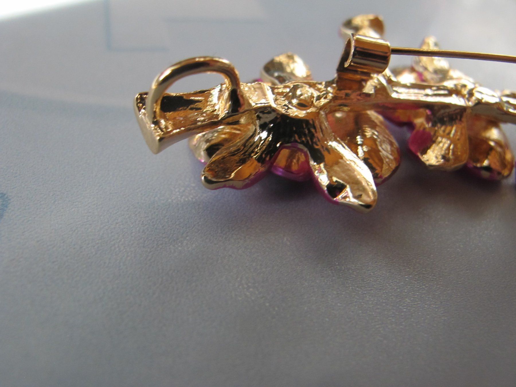 Broches & Aiguilles: Hübsche Brosche mit pinken Orchideen – Neuf (Voir description) à Löhningen par Chimae67 5