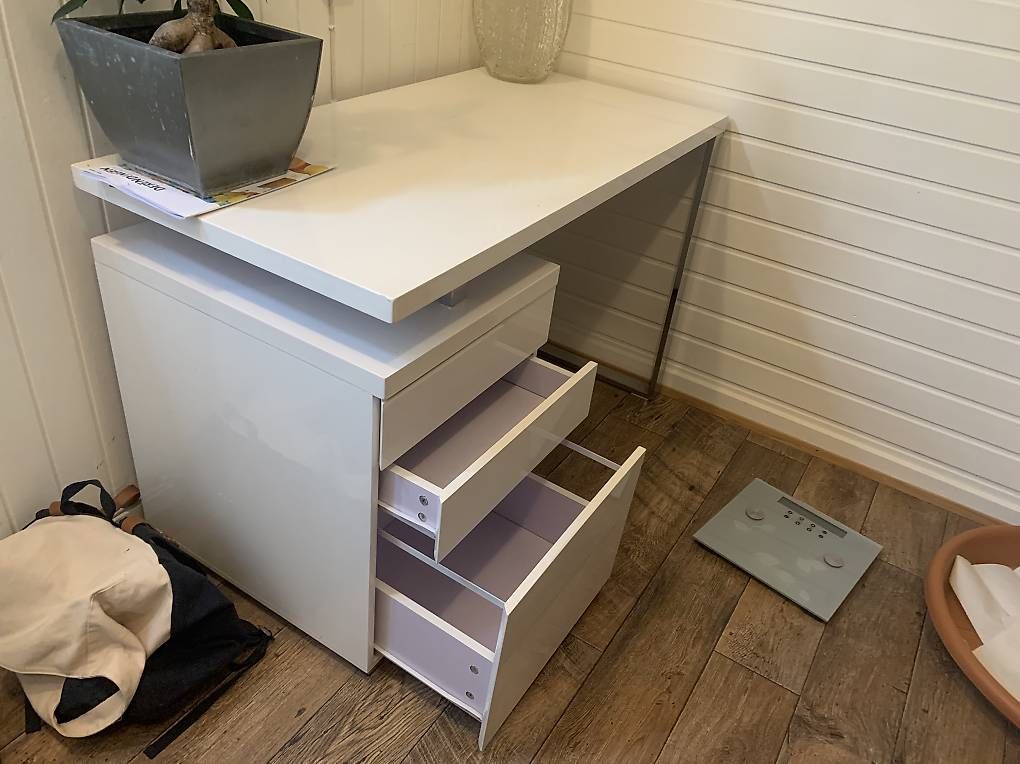 Bureaux: Schreibtisch – D'occasion à Derendingen par alisha09 2