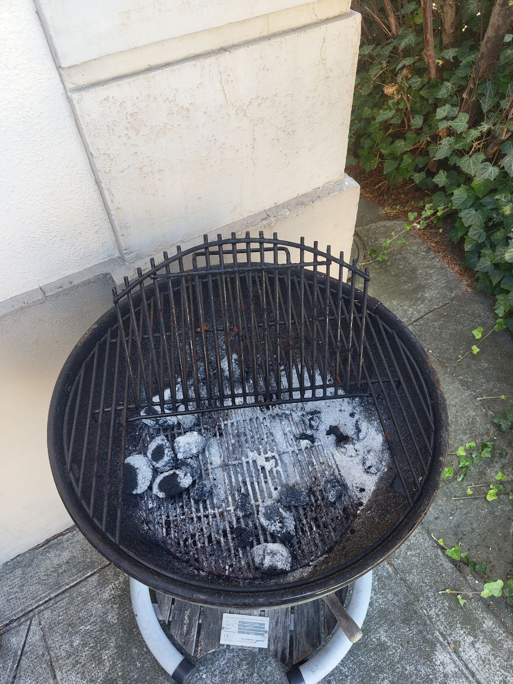 Griglie: Holzkohle Kugelgrill – Usato da Langenthal venduto da Tisii_02 2