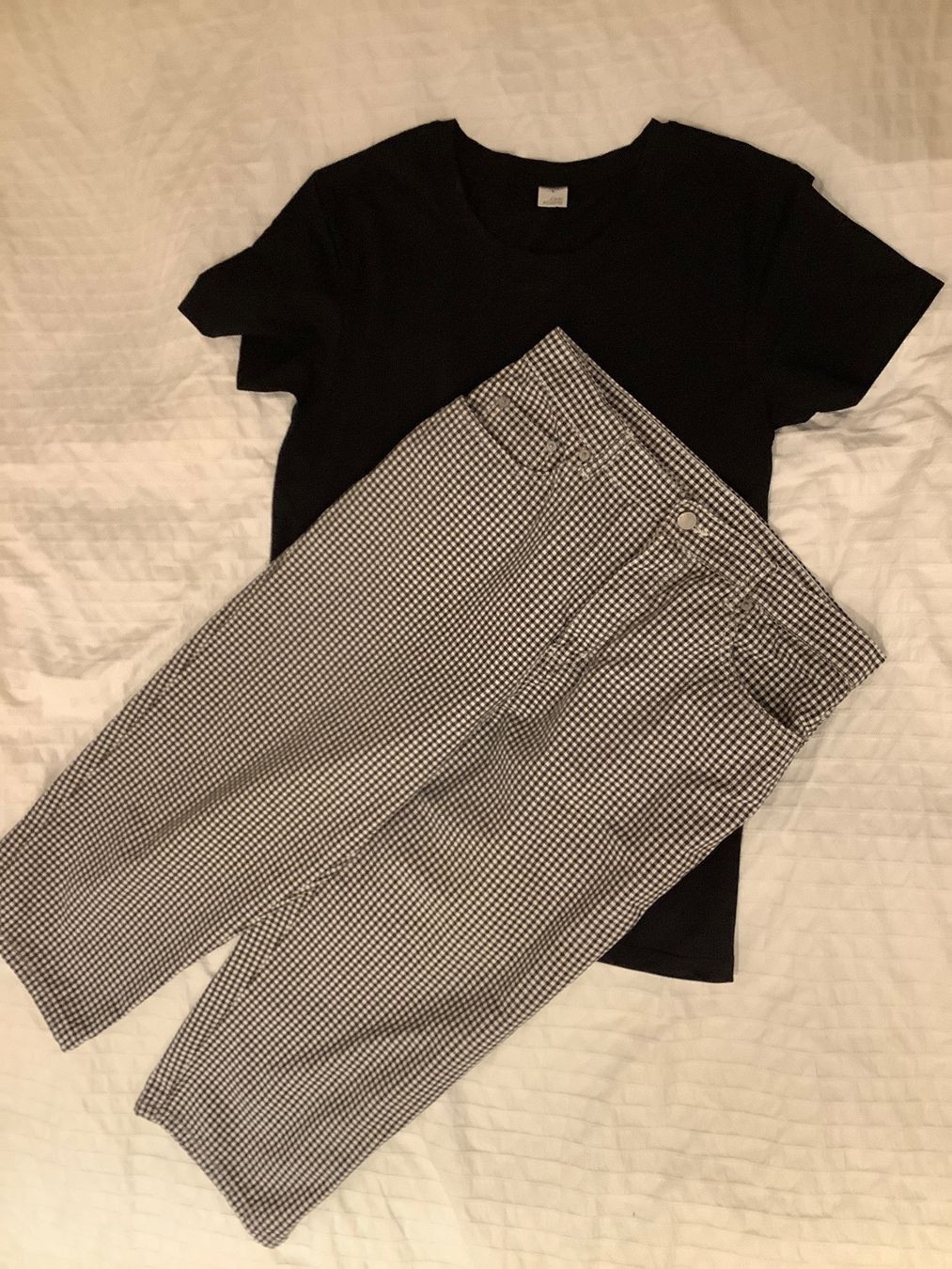 Lotti di vestiti: Capri-Hose und T.Shirt – Usato da Triesen venduto da boston7