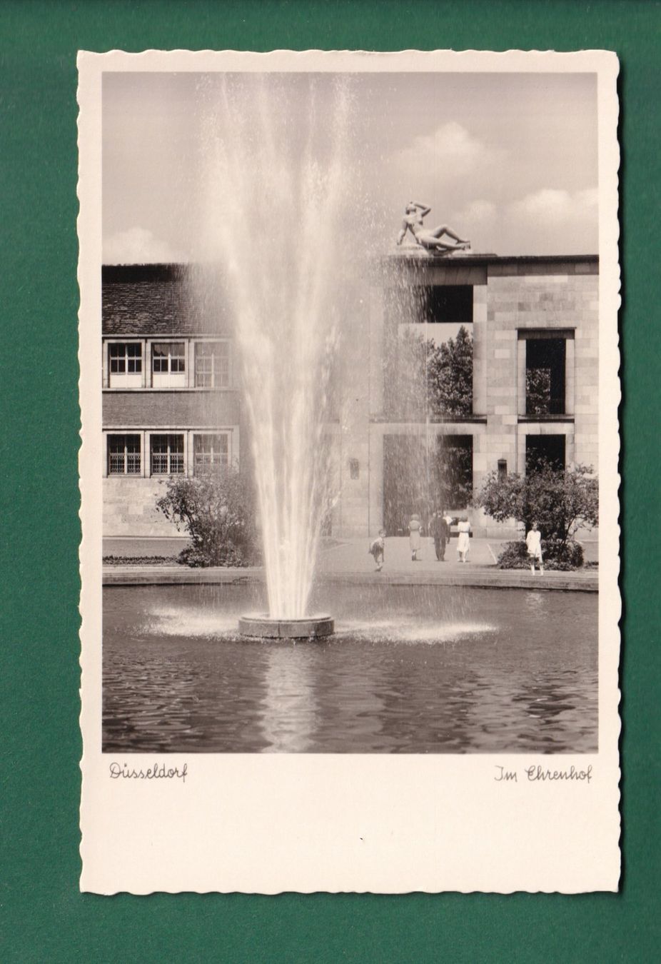 Cartoline postali: DÜSSELDORF - Im Ehrenhof – Usato da Pully venduto da nicecards-shop