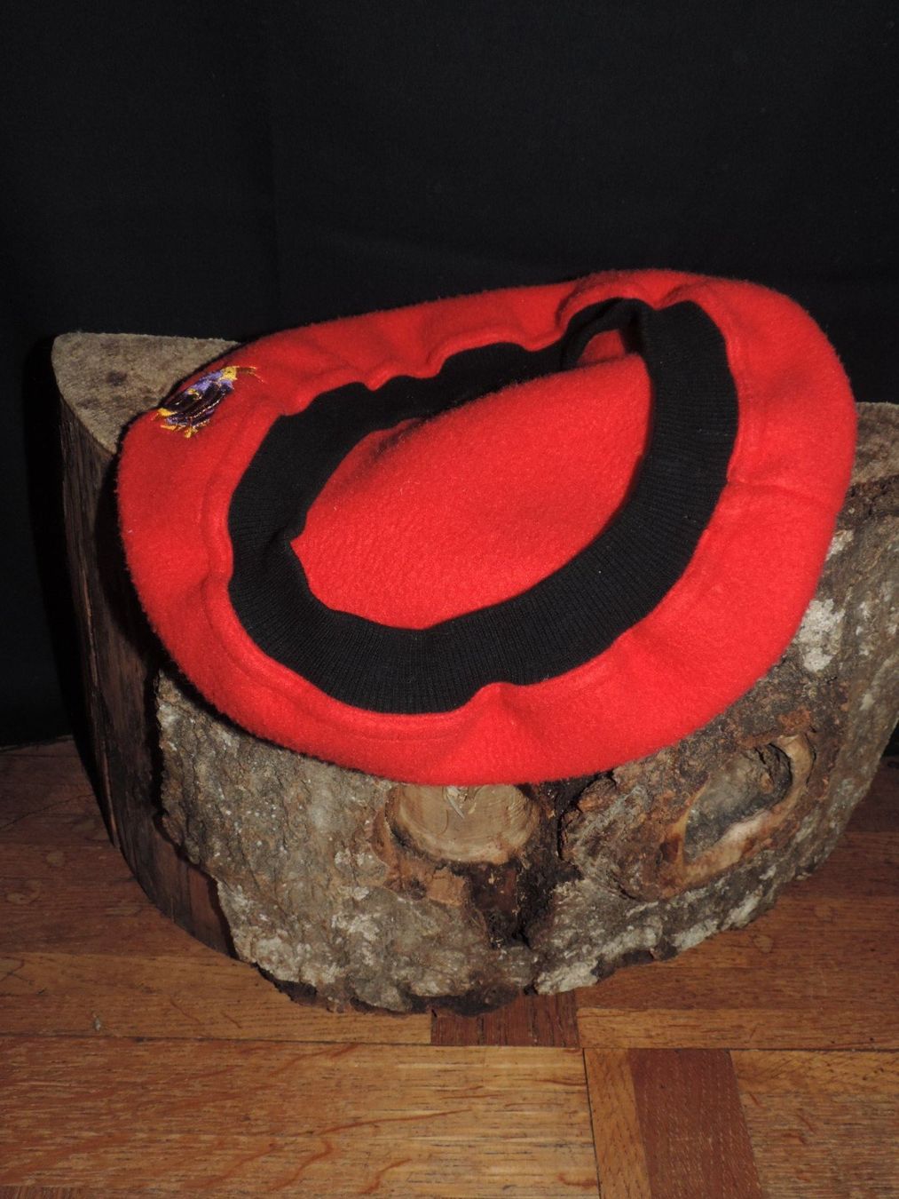 Copricapi, berretti & cappellini: béret rouge avec fleur – Usato da Genève venduto da Axelle333 9