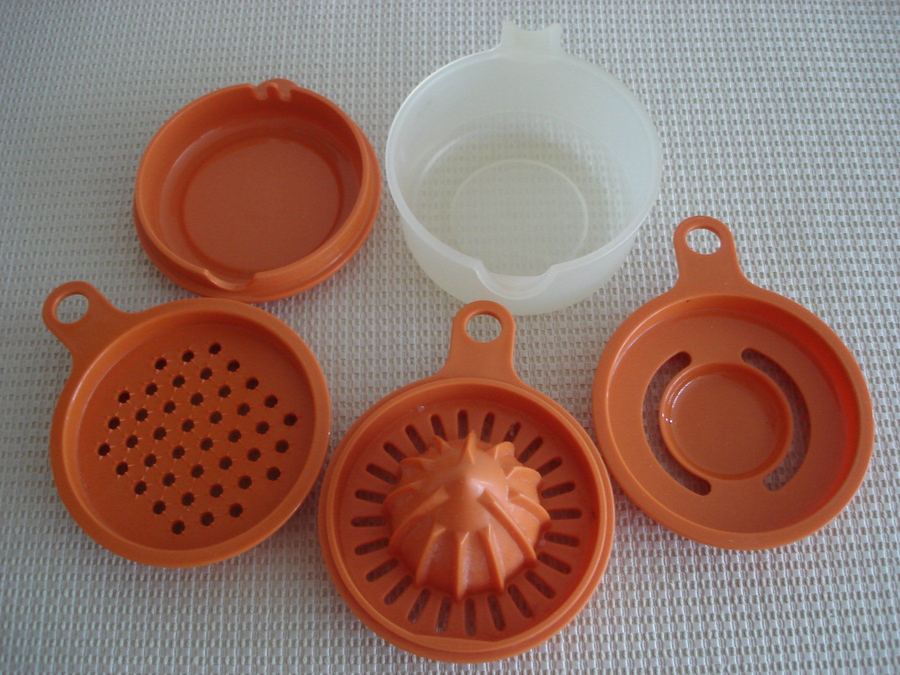 Tupperware Contenitori & Simili: Tupperware Vintage Schale mit Deckel & Küchenperle – Usato da Regensdorf venduto da anna059 1